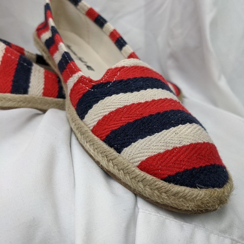 ☀️AEO espadrilles 9 red white blue flats - Picture 1 of 16